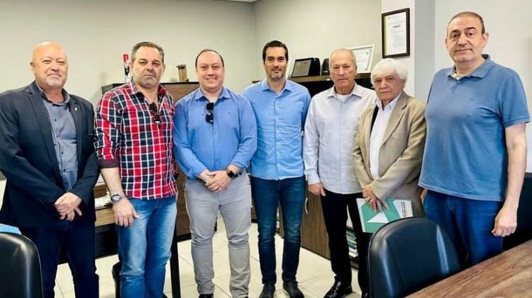 CDL Itaquera, entidades e comerciantes se reúnem com subprefeito em exercício para debater desenvolvimento local