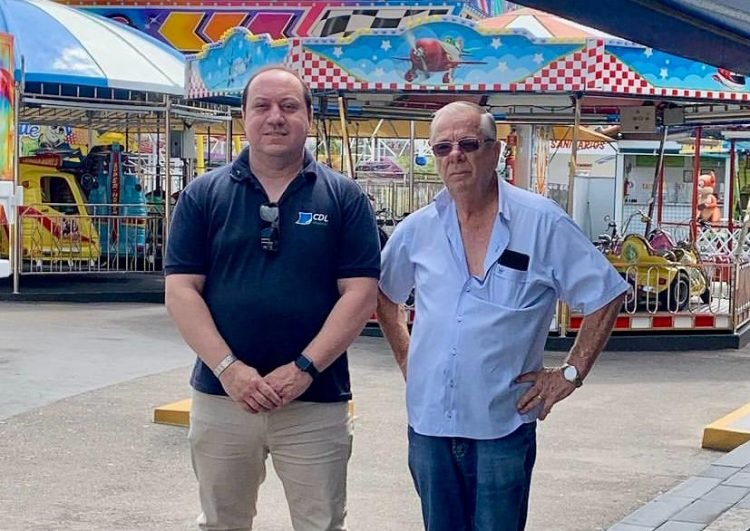 Roger e Miguel no Parque de Diversões Marisa