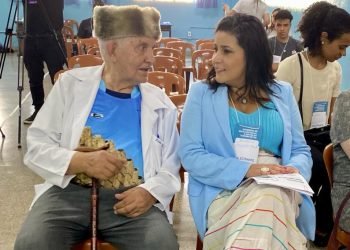 Padre Rosalvino e Marcela Arruda, secretária municipal de Gestão