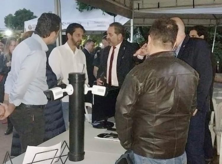 Visita ao stand da CDL Itaquera