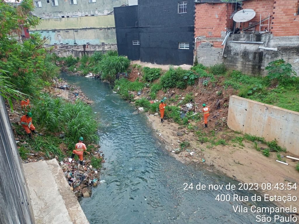 Limpeza do Córrego do Rio Verde realizada no dia 24 de novembro