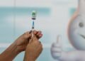 Serão utilizadas as vacinas inativada poliomielite (VIP), para menores de 1 ano, e a oral poliomielite (VOP), conhecida como gotinha, para crianças entre 1 a menores de 5 anos