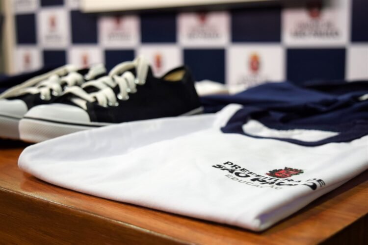 Prefeitura de São Paulo libera crédito para compra de material e uniforme escolar no dia 2 de janeiro