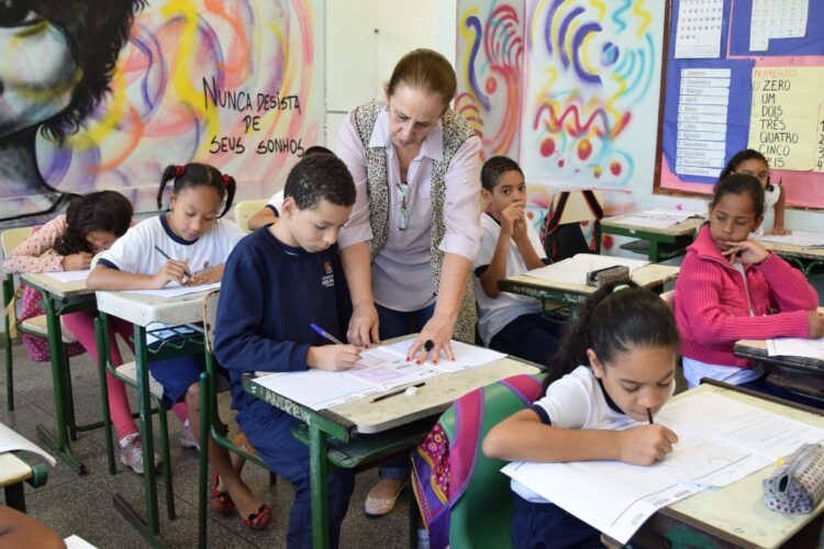 Secretaria Municipal de Educação reforça importância da matrícula dos novos estudantes