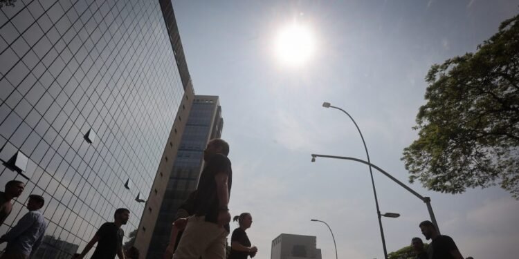 Calor intenso deve continuar nos próximos dias e os cuidados devem ser redobrados