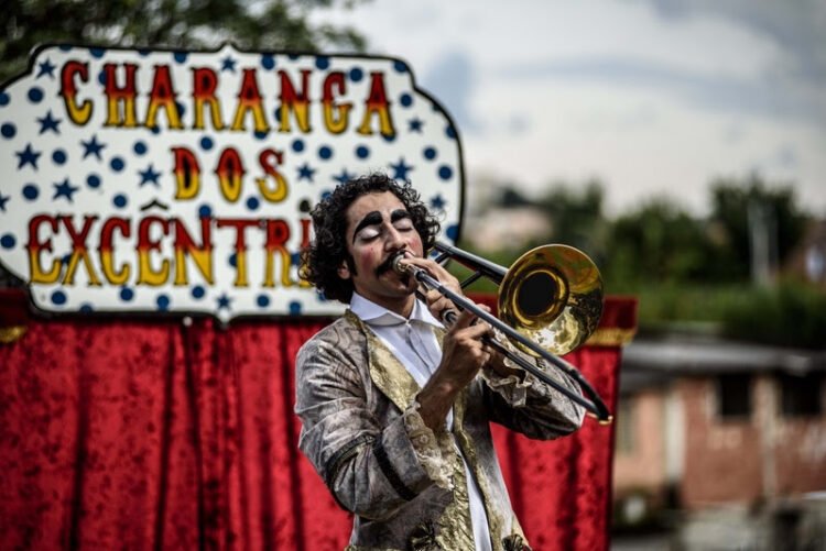 Carnaval no Sesc Itaquera: Música, Dança e Diversão para Toda a Família!
