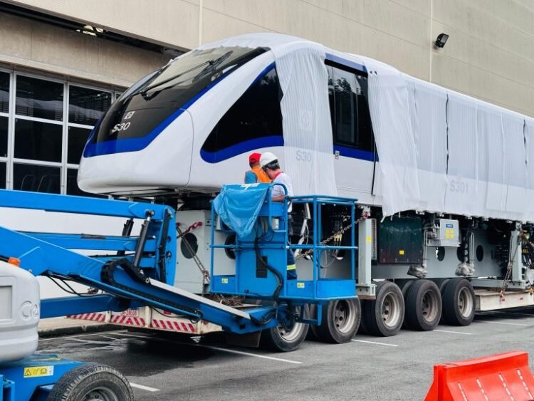 Novos trens comprados pelo Governo de SP para a Linha 15-Prata do Metrô chegam ao Pátio Oratório