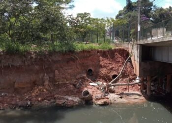 Erosão e Interdição na Rua Castelo do Piauí Preocupam Moradores em Itaquera