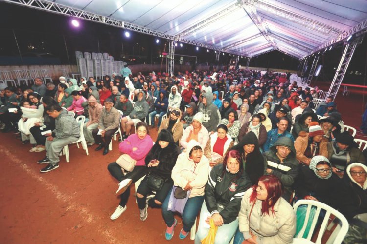 Prefeitura entrega mais de 1.200 títulos de propriedade na Zona Leste