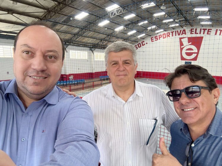 Visita ao Clube Elite Itaquerense reforça laços entre tradição e futuro