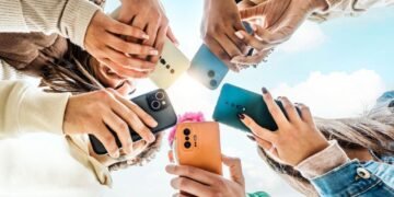 Reino Unido mira redes sociais