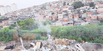 Ponto viciado na Rua São Félix do Piauí volta a acumular entulho