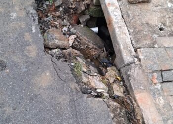 Buraco na Rua das Boas Noites causa acidente
