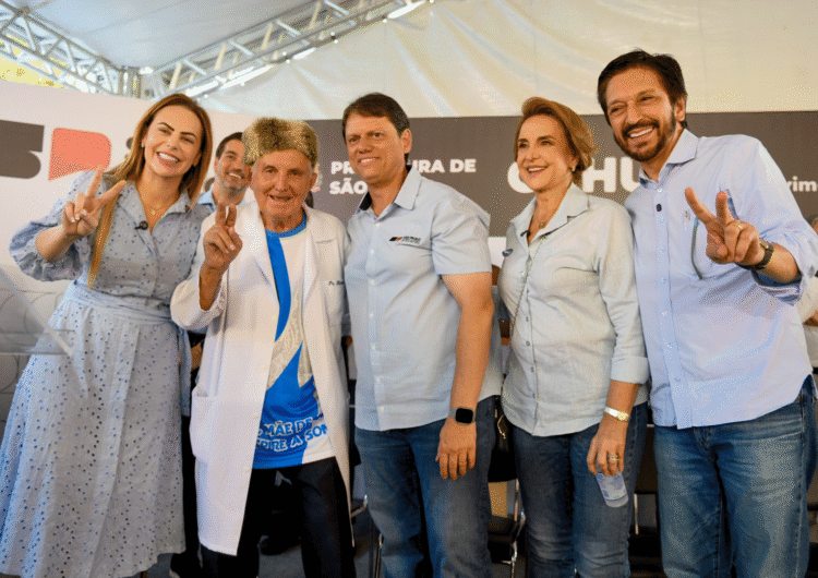 Tarcísio de Freitas, Ricardo Nunes e Dra. Sandra Tadeu Entregam 252 Moradias no Conjunto Habitacional Parque do Carmo