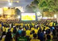 Zona Leste torce unida: telão na Praça Brasil reúne moradores de Itaquera para o jogo do Brasil