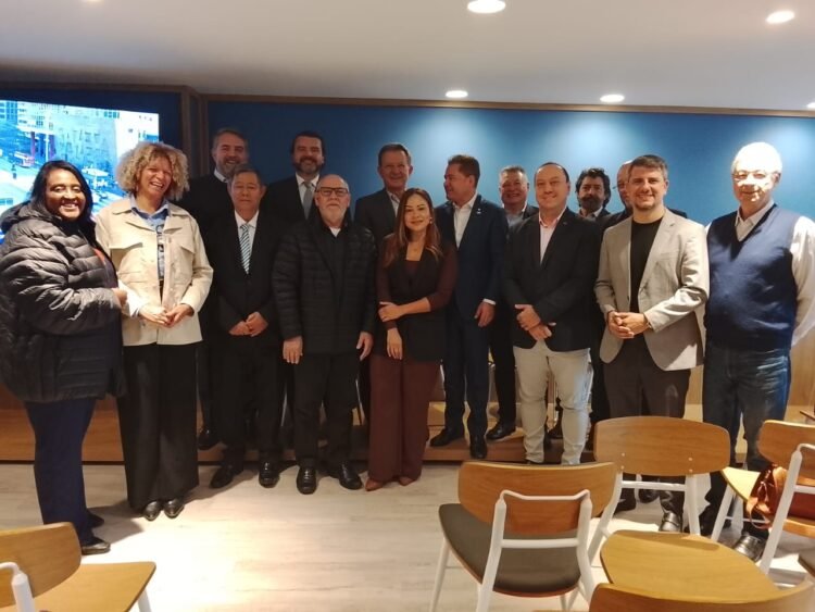 Deputado Federal Cezinha de Madureira e Secretário Pio Mielo Visitam a FCDL-SP