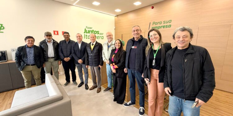 Associados conhecem os benefícios da parceria entre CDL Itaquera e Sicredi