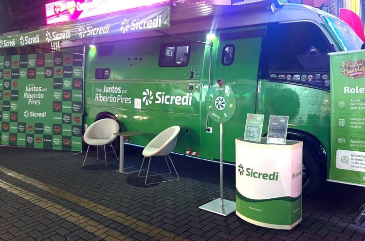 Sicredi participa do Festival do Chocolate com ação para valorizar o comércio de Ribeirão Pires (SP)