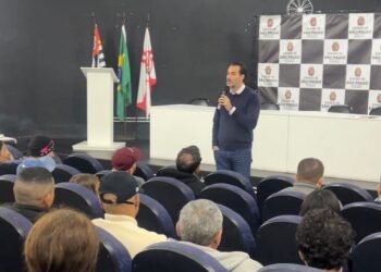 Rafael Limonta promove diálogo e orientação com ambulantes de Itaquera