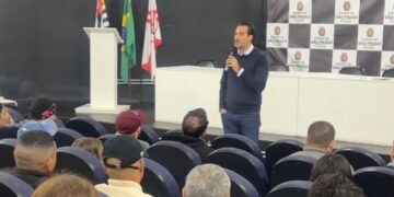 Rafael Limonta promove diálogo e orientação com ambulantes de Itaquera