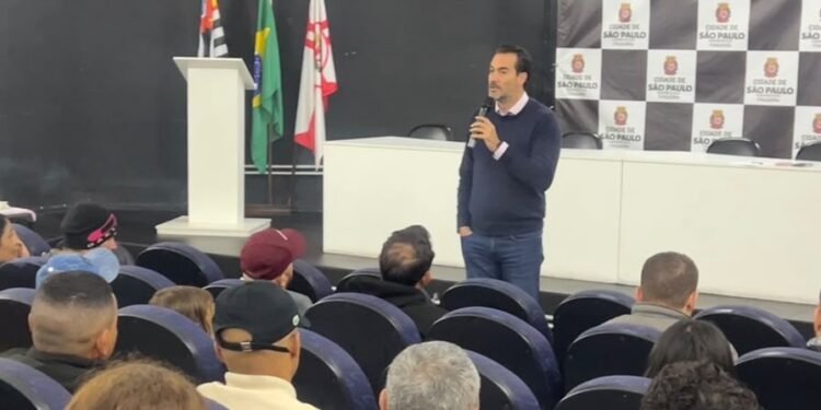 Rafael Limonta promove diálogo e orientação com ambulantes de Itaquera
