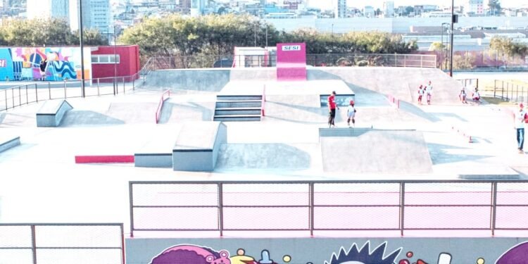 Sesi inaugura centro cultural com pistas de skate em Itaquera