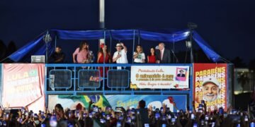 “Ato vergonhoso”, diz Lula sobre fuga de Flávio Bolsonaro