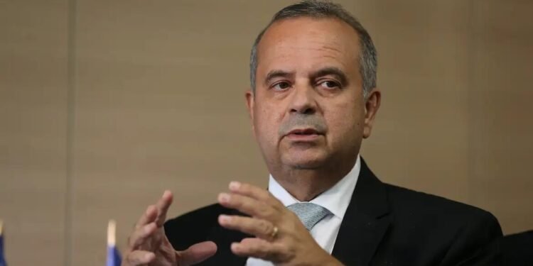 Coordenador de campanha se diz surpreso com fuga de Flávio
