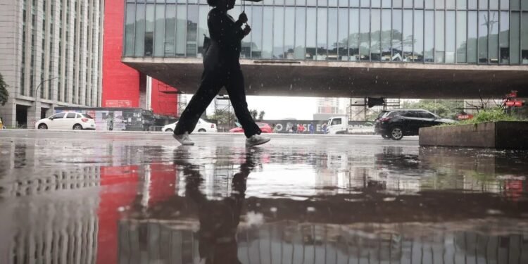 Defesa Civil alerta para cuidados com previsão de chuva no Dia de Finados