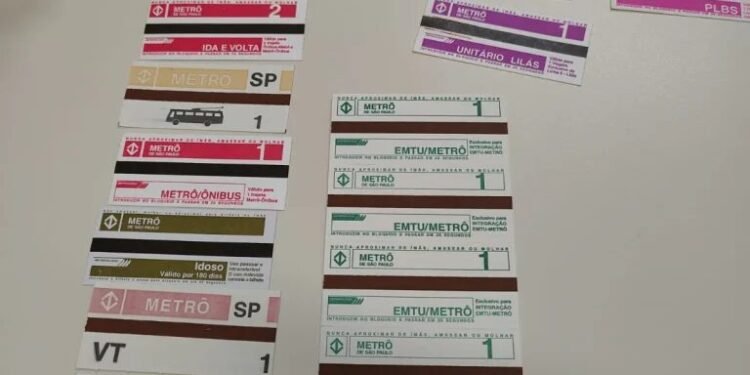 Metrô de SP inicia troca de bilhetes magnéticos por QR Code a partir de novembro