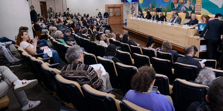 Orçamento 2027: atenção às periferias e prevenção a enchentes marcam audiência sobre mudanças climáticas