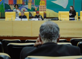 Projetos sobre transporte e uso de celulares em sala de aula avançam na Comissão de Trânsito