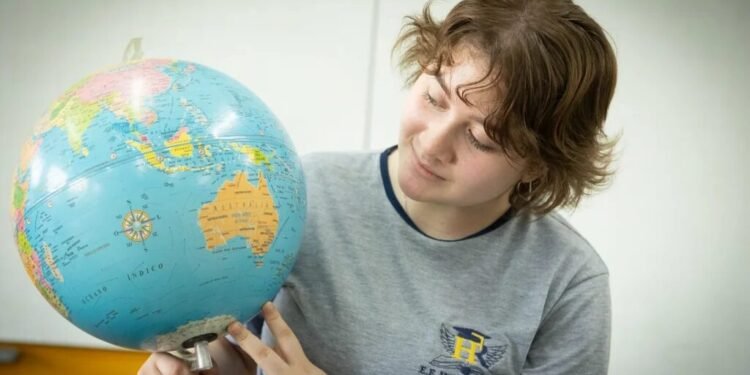 SP aplica Saresp para alunos do 9º ano nesta quarta (28) e quinta-feira (29); prova vale para seleção do Prontos pro Mundo e Aluno Monitor do BEEM