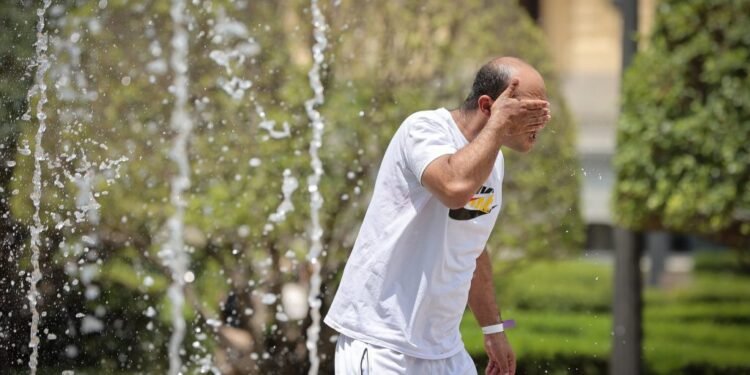 USP apresenta estudo que mostra que ondas de calor e poluição aumentam risco de AVC em idosos; veja como prevenir